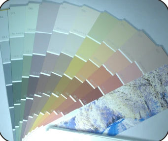 Swatch fan under the source white-light condition; this is not identified as a calibrated target.