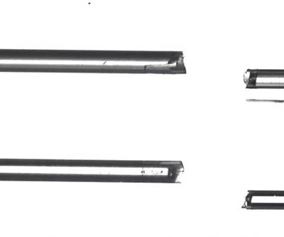 Source capture of two pairs of optical fibre ends facing each other across a gap on a white parallel backlight. Complete capture inside the brochure frame, not retouched.